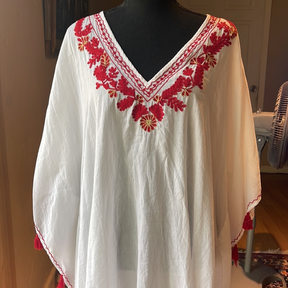 Spiritual Robe embroidered red & withe